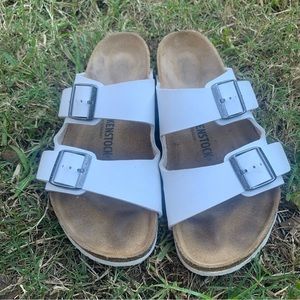*SOLD* White Arizona Birkenstocks Womens 41 | Unisex